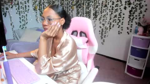 Snapshot of violeta_milleer chatting on 09/19/25, 03:13 Violeta online show from 09/19/25, 03:13