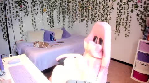 Snapshot of violeta_milleer chatting on 10/10/25, 04:50 Violeta online show from 10/10/25, 04:50