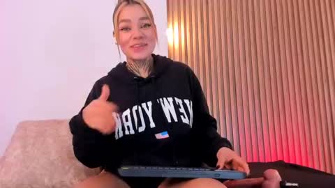 Violeta online show from 06/08/26, 02:06
