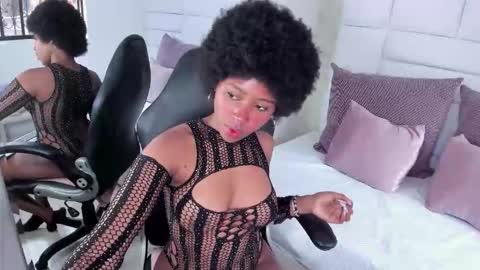 Snapshot of violeta_ruizz chatting on 11/14/25, 12:15 Violeta Ruiz online show from 11/14/25, 12:15