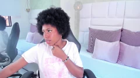 Snapshot of violeta_ruizz chatting on 11/18/25, 05:39 Violeta Ruiz online show from 11/18/25, 05:39