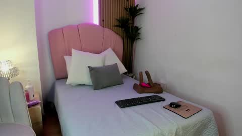 Snapshot of violeta_sannz chatting on 05/05/26, 11:29 violeta_sannz online show from 05/05/26, 11:29
