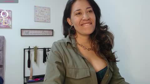 Snapshot of violeta_scott_ chatting on 03/19/26, 01:37 violeta_scott_ online show from 03/19/26, 01:37