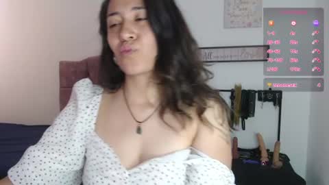 Snapshot of violeta_scott_ chatting on 06/25/26, 04:00 violeta_scott_ online show from 06/25/26, 04:00
