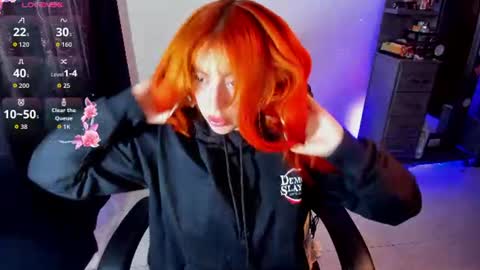 Snapshot of violetaarey chatting on 06/18/26, 07:07 Violeta Help me reach 150 thumbs up online show from 06/18/26, 07:07