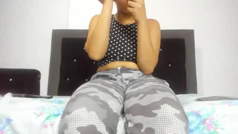 Snapshot of violetadumsper chatting on 03/10/25, 02:50 VioletaDums online show from 03/10/25, 02:50