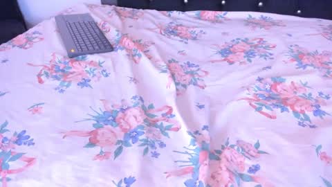 Snapshot of violetadumsper chatting on 09/30/25, 03:11 VioletaDums online show from 09/30/25, 03:11