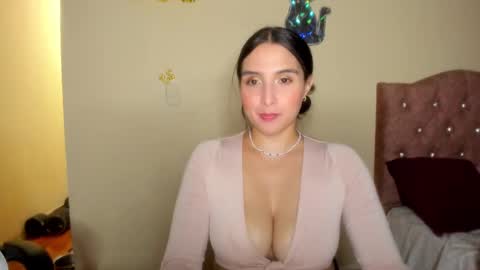 Jimena online show from 09/11/25, 02:11