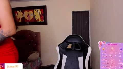 Snapshot of violetalee chatting on 04/13/26, 03:45 Jimena online show from 04/13/26, 03:45