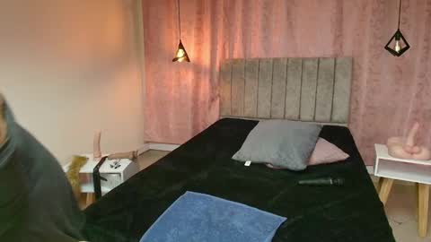 VIOLETA online show from 02/13/25, 08:13