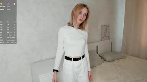 Mia online show from 10/22/25, 04:24