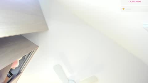 violeth___ online show from 12/21/24, 11:11