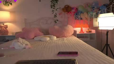 Snapshot of violeth___ chatting on 05/05/26, 10:12 violeth___ online show from 05/05/26, 10:12