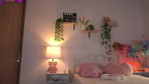 Snapshot of violeth___ chatting on 05/11/26, 12:11 violeth___ online show from 05/11/26, 12:11