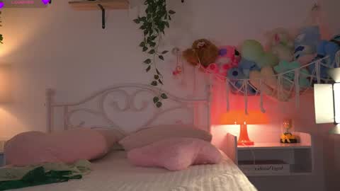 Snapshot of violeth___ chatting on 05/14/26, 12:56 violeth___ online show from 05/14/26, 12:56