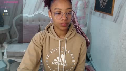 violeth_b online show from 12/28/24, 12:35