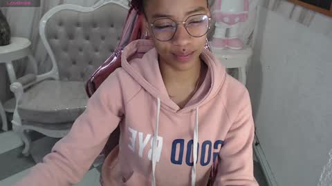 violeth_b online show from 01/03/25, 12:41
