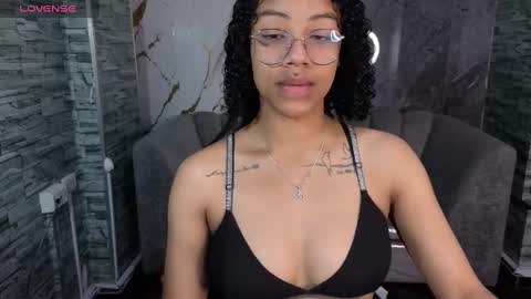 violeth_b online show from 10/14/25, 12:50