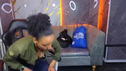 violeth_b online show from 11/10/25, 12:48