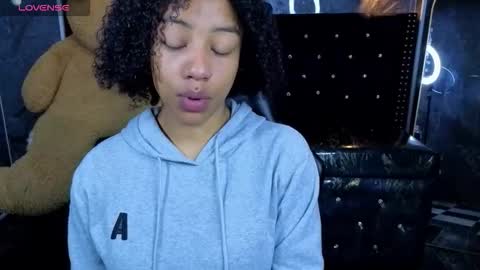 violeth_b online show from 03/23/26, 01:04