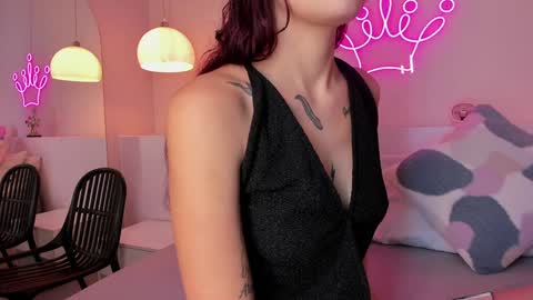 Snapshot of violeth_hill chatting on 01/07/25, 08:31 Violeth Hill online show from 01/07/25, 08:31