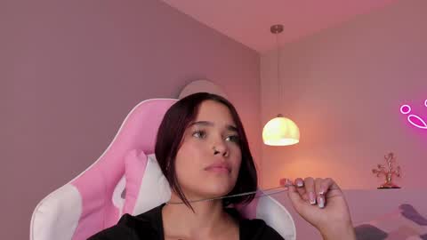 Snapshot of violeth_hill chatting on 01/31/25, 11:45 Violeth Hill online show from 01/31/25, 11:45