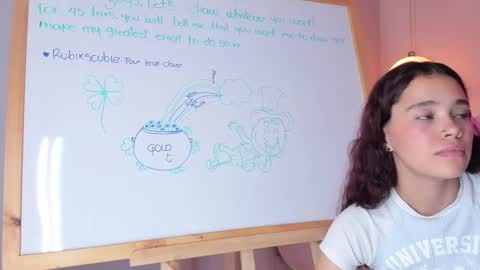 Snapshot of violeth_hill chatting on 03/05/25, 11:16 Violeth Hill online show from 03/05/25, 11:16
