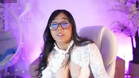 Snapshot of violetjonesx chatting on 07/21/26, 11:34 violetjonesx online show from 07/21/26, 11:34