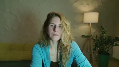 Snapshot of violetplath chatting on 03/03/25, 09:15 Violet next stream December 6 online show from 03/03/25, 09:15