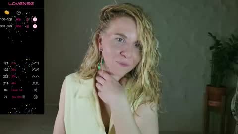 Snapshot of violetplath chatting on 11/15/25, 10:37 Violet next stream December 6 online show from 11/15/25, 10:37