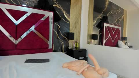 Violet Rose online show from 11/15/25, 09:43