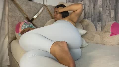 violetroussee online show from 11/11/25, 10:10