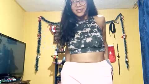 Snapshot of violetsexhot999 chatting on 11/14/25, 11:24 Violet777 online show from 11/14/25, 11:24