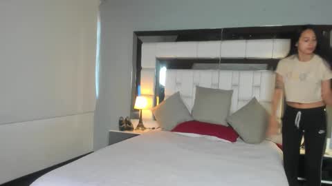 violetskinny online show from 11/21/25, 08:29