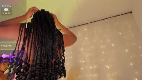 Snapshot of violett23_ chatting on 11/12/25, 04:35 violett23_ online show from 11/12/25, 04:35