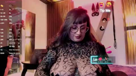 Snapshot of violett_8 chatting on 06/19/26, 05:56 violett_8 online show from 06/19/26, 05:56