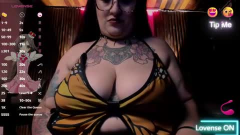 Snapshot of violett_8 chatting on 06/22/26, 11:02 violett_8 online show from 06/22/26, 11:02