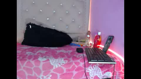 Snapshot of violett_ass chatting on 01/10/25, 10:36 Samantha y jhons online show from 01/10/25, 10:36