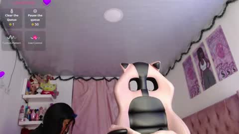 Snapshot of violett_brown9 chatting on 07/05/26, 07:04 violett_brown9 online show from 07/05/26, 07:04