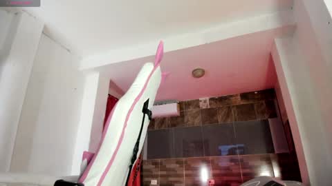 Snapshot of violett_lara chatting on 04/30/26, 10:14 violett online show from 04/30/26, 10:14