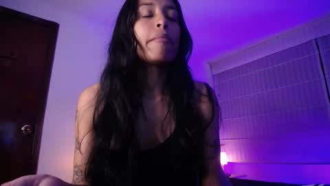 violett_queen122 online show from 10/23/25, 02:33