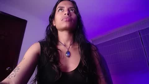 violett_queen122 online show from 10/28/25, 02:37