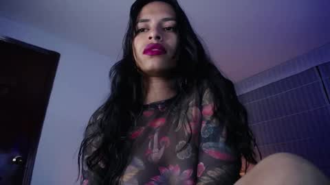 violett_queen122 online show from 11/06/25, 02:34