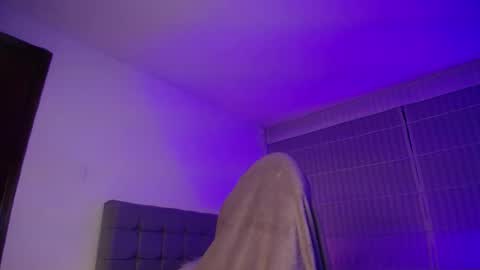 violett_queen122 online show from 11/13/25, 03:05