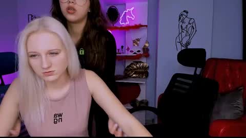 Snapshot of violett_shy chatting on 03/05/25, 10:33 violett_shy online show from 03/05/25, 10:33