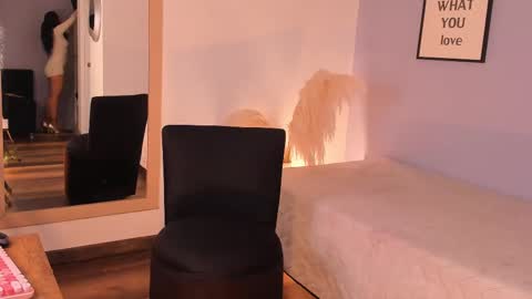 Snapshot of violetta_bold chatting on 02/15/25, 02:44 violetta_bold online show from 02/15/25, 02:44