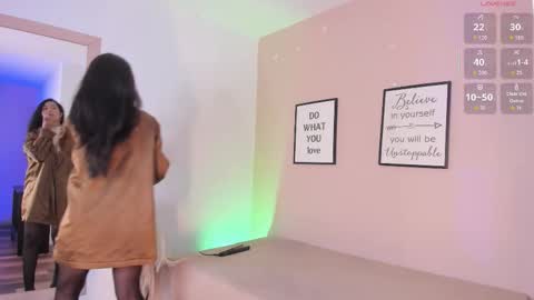 Snapshot of violetta_bold chatting on 12/15/25, 11:14 violetta_bold online show from 12/15/25, 11:14