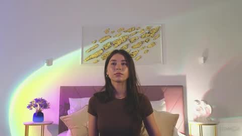 Snapshot of violetta_finch chatting on 04/17/26, 10:07 violetta_finch online show from 04/17/26, 10:07