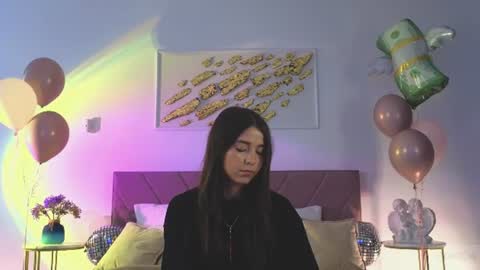 Snapshot of violetta_finch chatting on 06/19/26, 10:41 violetta_finch online show from 06/19/26, 10:41