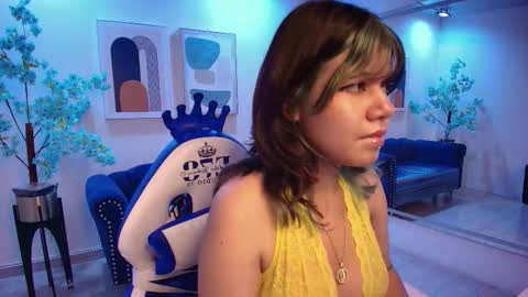 Snapshot of violetta_hank chatting on 11/05/25, 07:03 Violetta online show from 11/05/25, 07:03